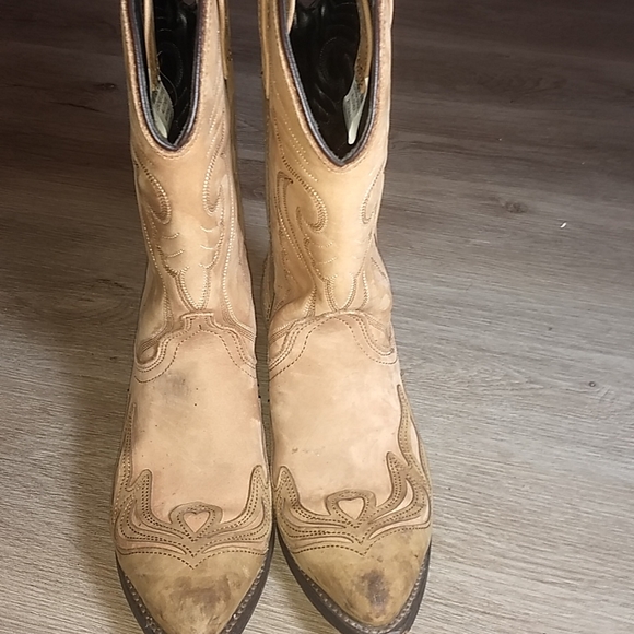 Ladies buckskin color leather boots. Sz.9.5 - Picture 3 of 10